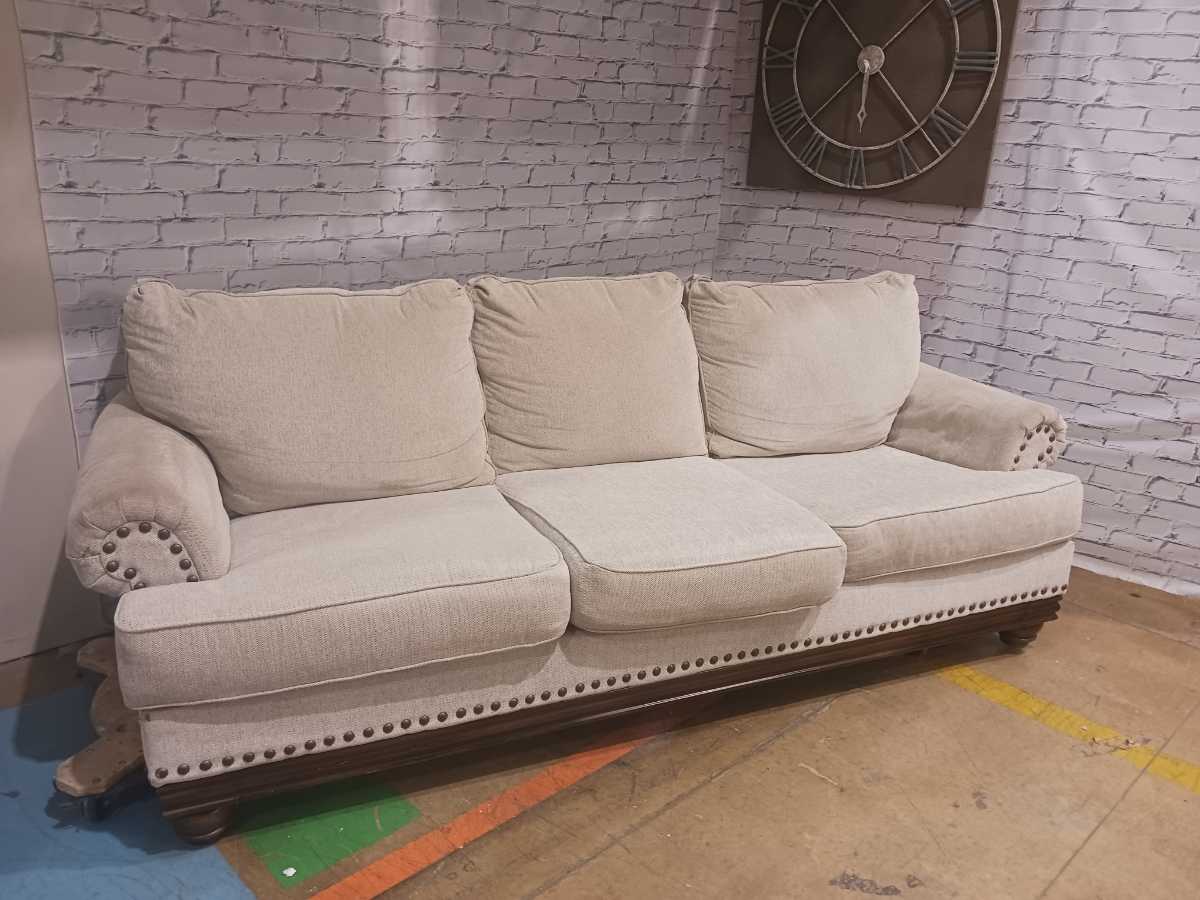 Harleson Sofa - Gallery Image 6